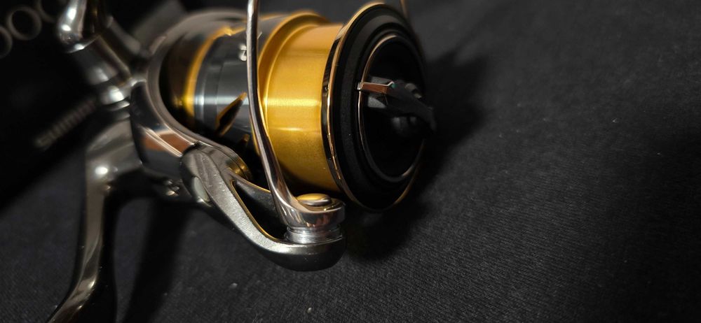 Shimano Twin Power FD  20 C2000S Нова Котушка
