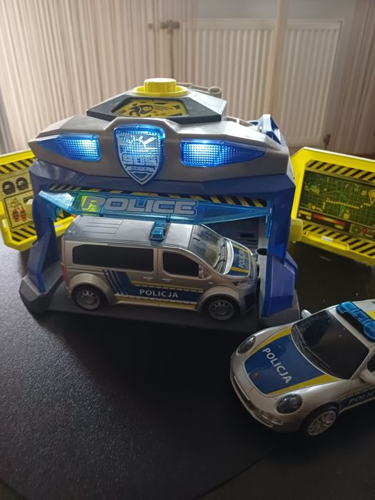 Simba Dickie baza policji /garaż