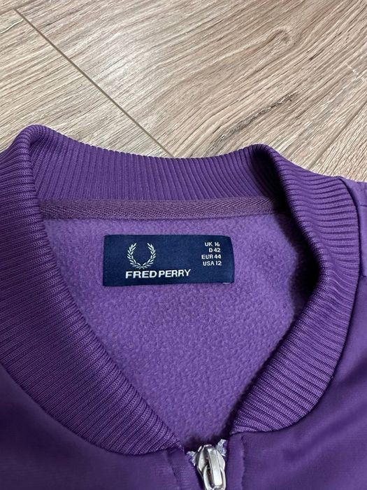 Зіпка fred perry в фіолетовому кольорі дуже класна