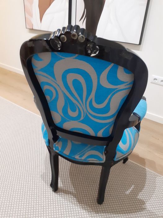 Conjunto cadeirão e espelho em lacado preto