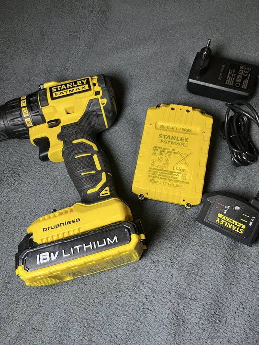 Шуруповерт Stenley FMC628C2K безщітковий