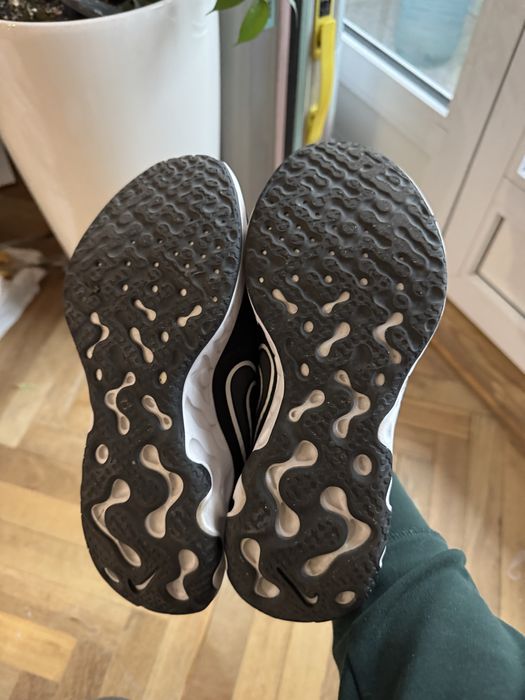 Бігові кросівки nike renew