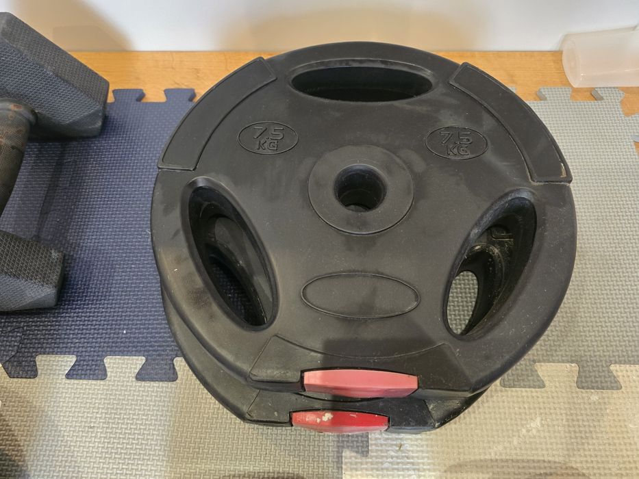 Musculação - halteres 7.5kg / discos 5 e 7.5kg / kettlebell 10 e 20kg / step