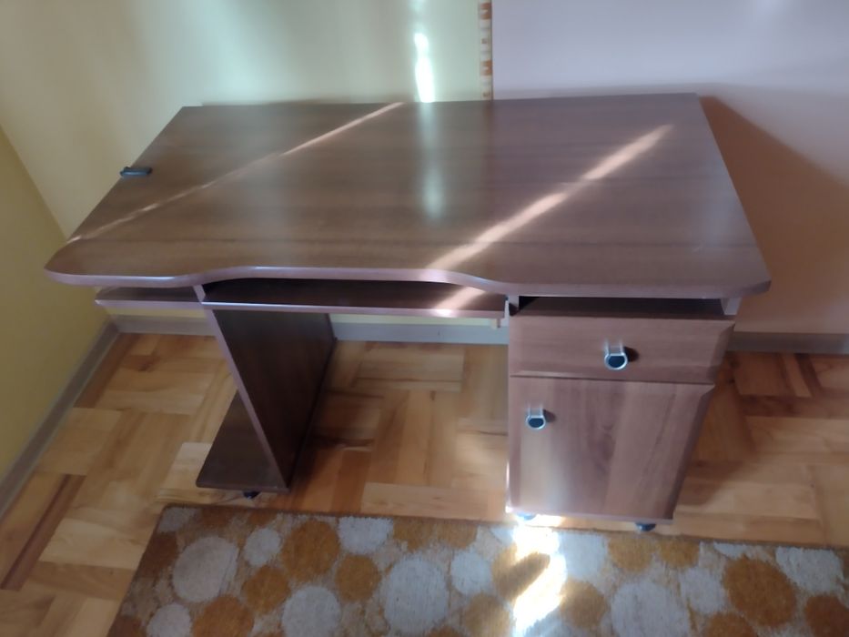 Продам стіл комп'ютерний