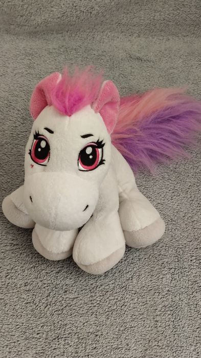 Очаровательная пони из серии Pony Tales. TM Keel Tales.