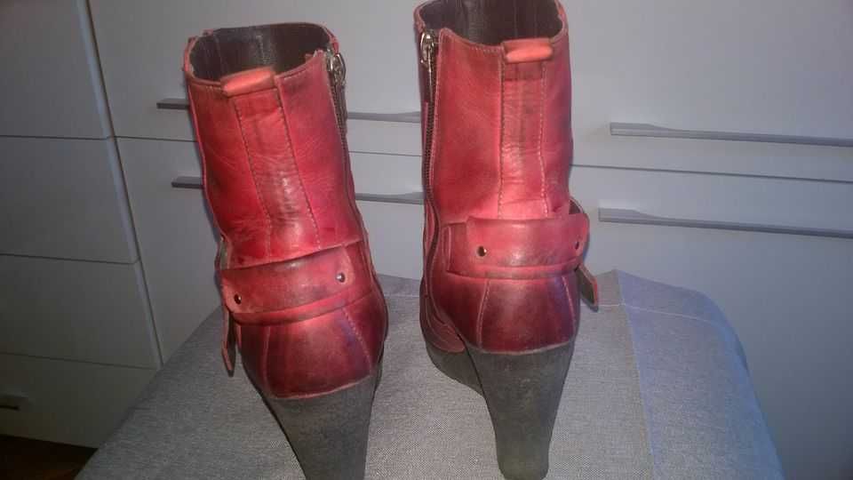 botki skórzane czerwone wysokie koturn