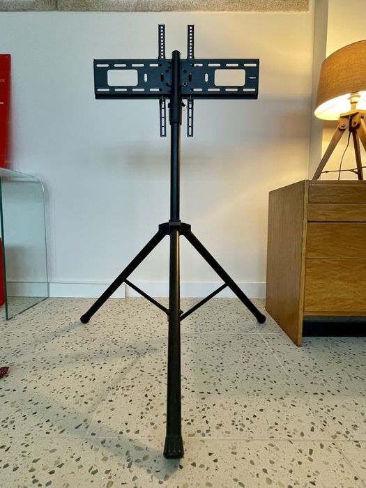 Tripé e suporte para TV