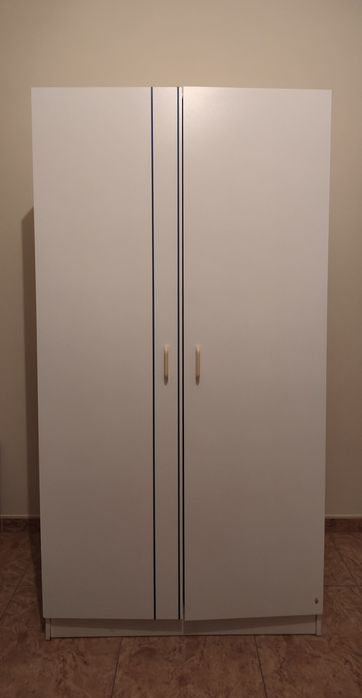 Quarto Completo – Cama + Colchão + Roupeiro + Cómoda + 2 Mesas