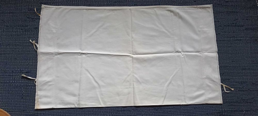 Fronha branca debruada à mão