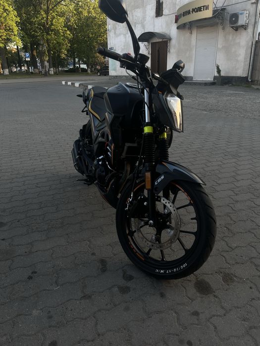 Продам мустанг есте 200 в гарному стані