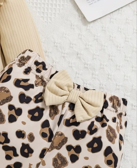 Комплект для дівчинки 3-ка с леопардовим принтом.