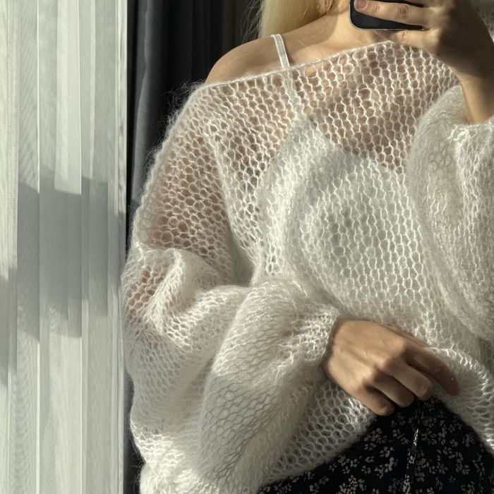 Білий мохеровий светр хмаринка павутинка хендмейд легкий вільна вязка