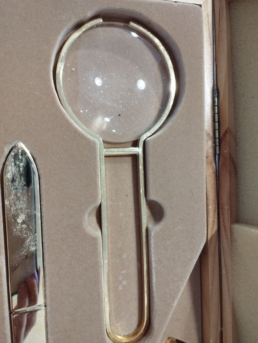 Piękny zestaw gabinetowy na biurko z lupą