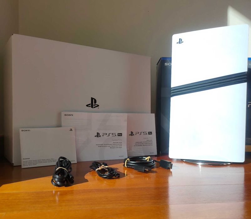 Playstation 5 PRO em estado imaculado com garantia de 3 anos