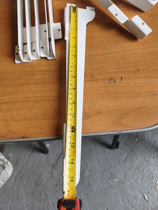 Продам кронштейн для полок.