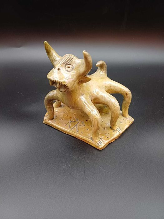 Figuras em Olaria, assinadas