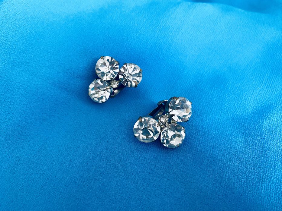 błyszczące kryształkowe klipsy z czasów PRL-u bezogonkowe trefle