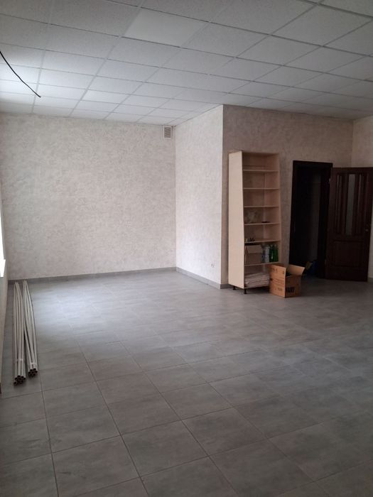 Продам приміщення 140 м2  під магазин , салон краси