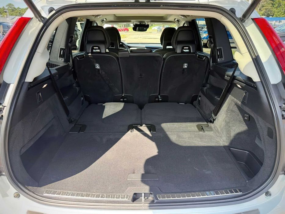 Volvo XC90      2020