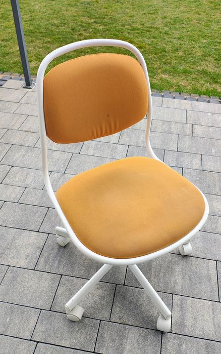 Dwa krzesła obrotowe