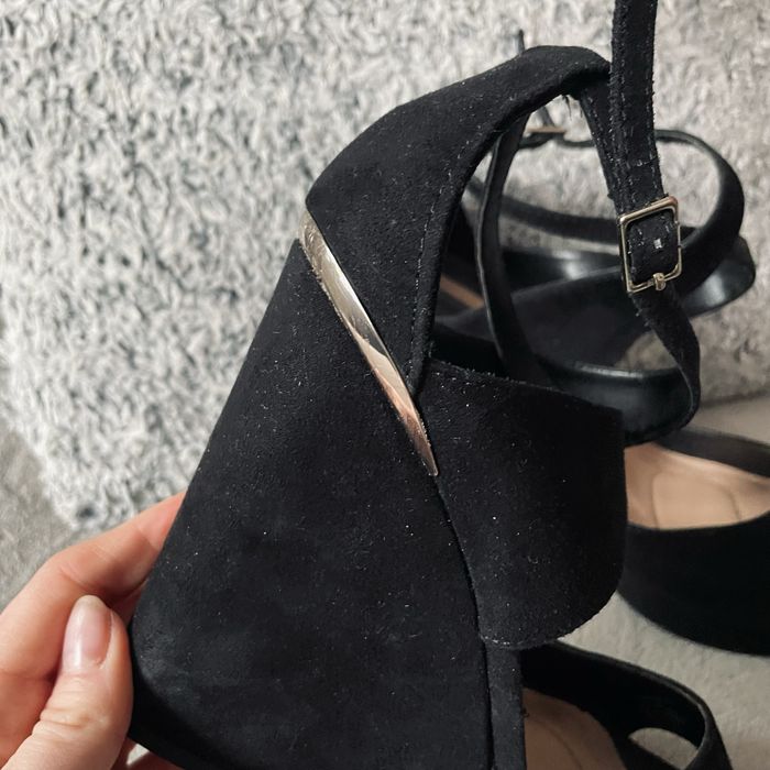 czarne koturny na platformie sandały lato złota 38 stradivarius