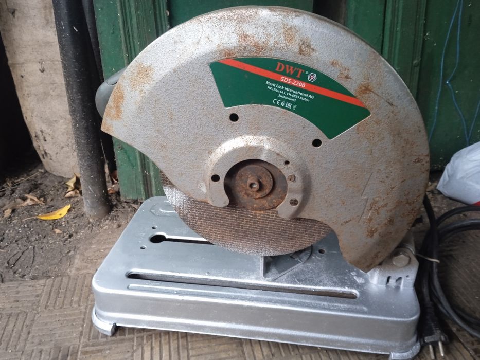 дисковая пила DWT SDS 2200