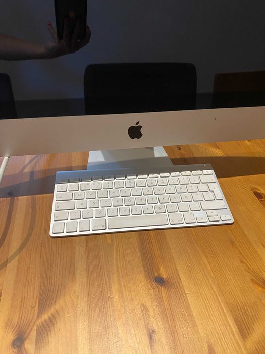 Computador iMac  21,5 polegadas, em muito bom estado.