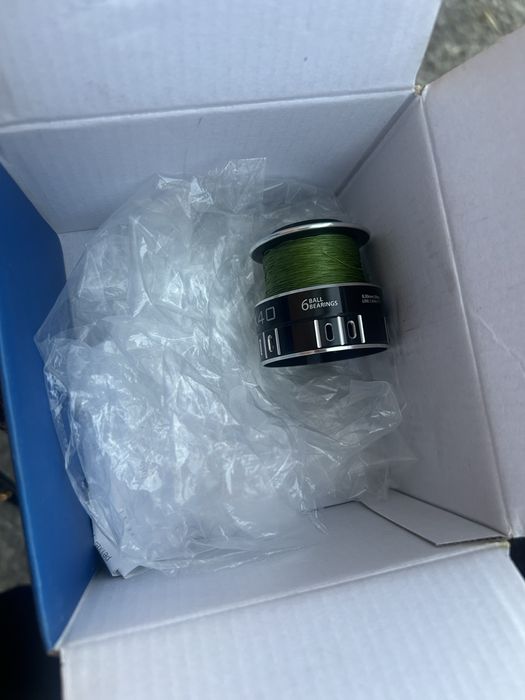 Cana de pesca daiwa spinning carbono + carreto vega + amostras