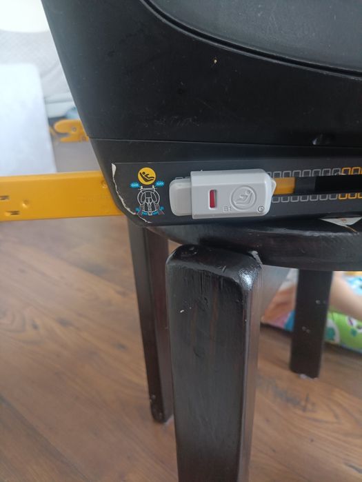 Fotelik samochodowy Maxi Cosi I-size z baza