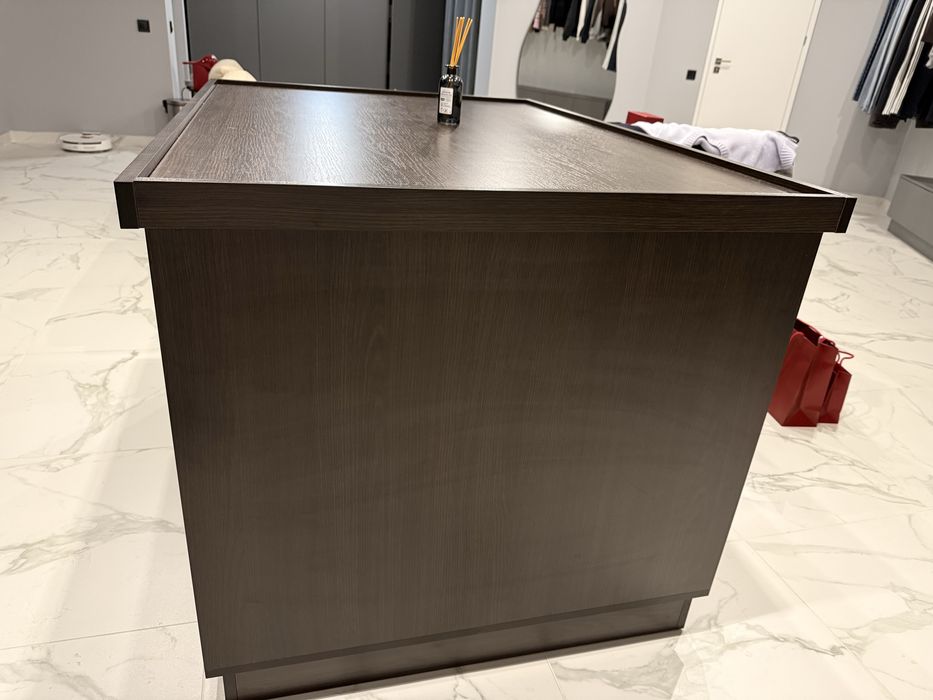 Продам мебель из шоурума. Продам шкаф, комод, витрину.