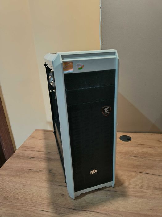 Komputer RX 590 8Gb Intel Xeon 4 rdzenie 8 wątków 16Gb ram 240Gb SSD