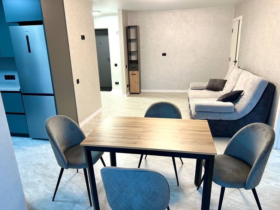 Здається двокімнатна квартира в самому центрі міста сучасним ремонтом.