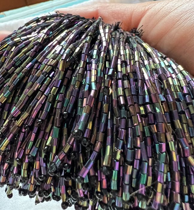 Бісер (пучки стекляруса гематит)