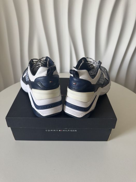 Жіночі шкіряні кросівки Tommy Hilfiger  38 розмір