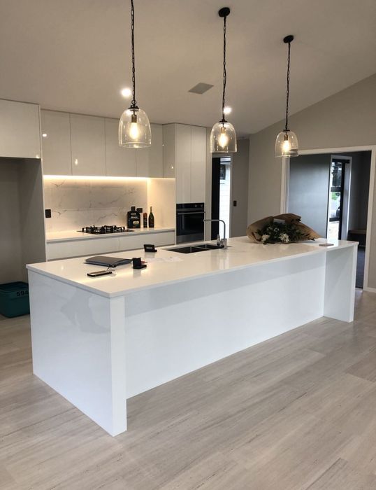 Serviços de Remodelação / Reparação, Pinturas, Cozinhas.