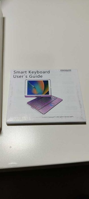 Etui z klawiaturą RGB i touchapad do iPada 9/8/7
