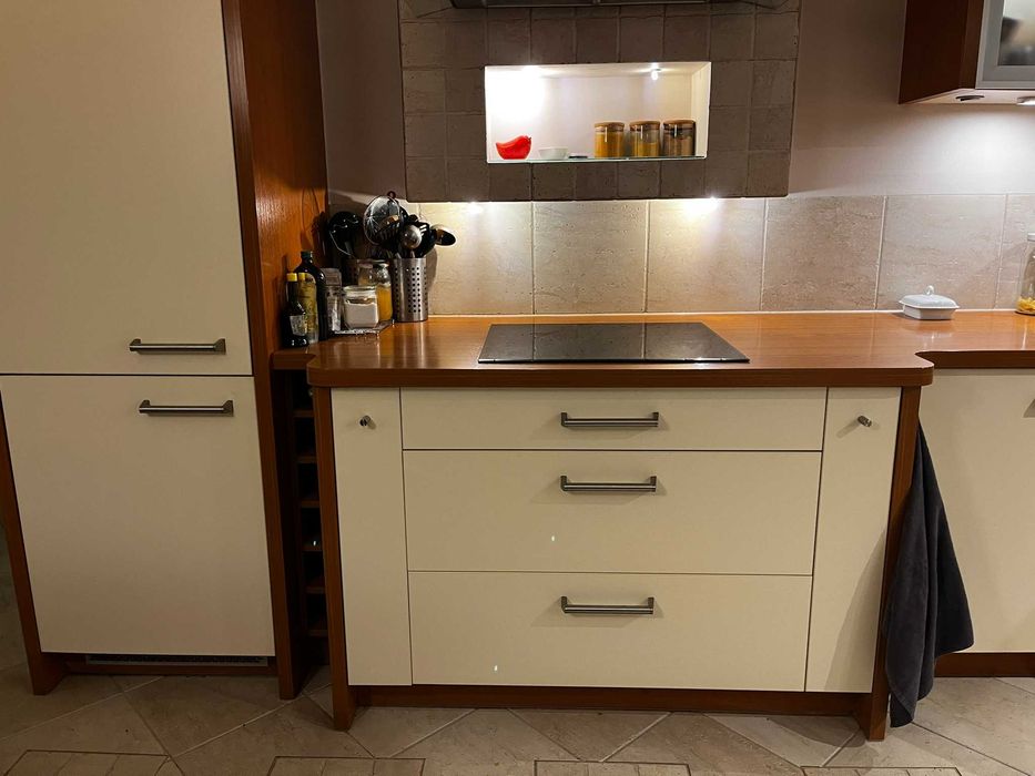 Zestaw używanych mebli kuchennych w układzie "U", opcja sprzęt AGD