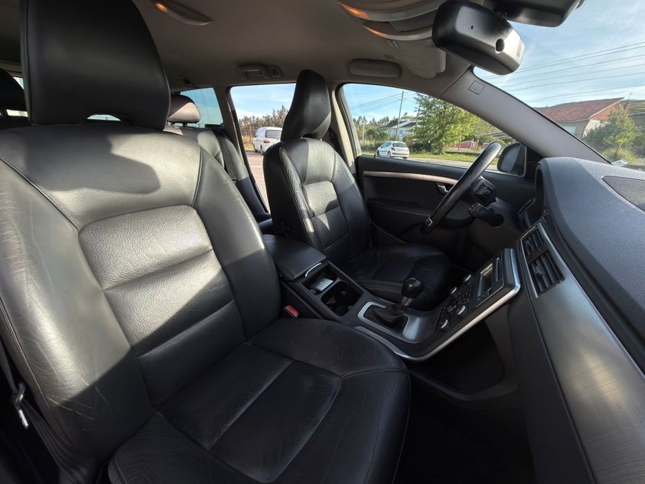 Volvo V70 2010 impecável