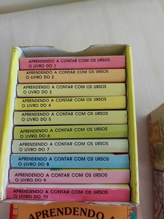 LIVROS INFANTIS - Packs de 10 / 6 Livros em Caixa Cartonada