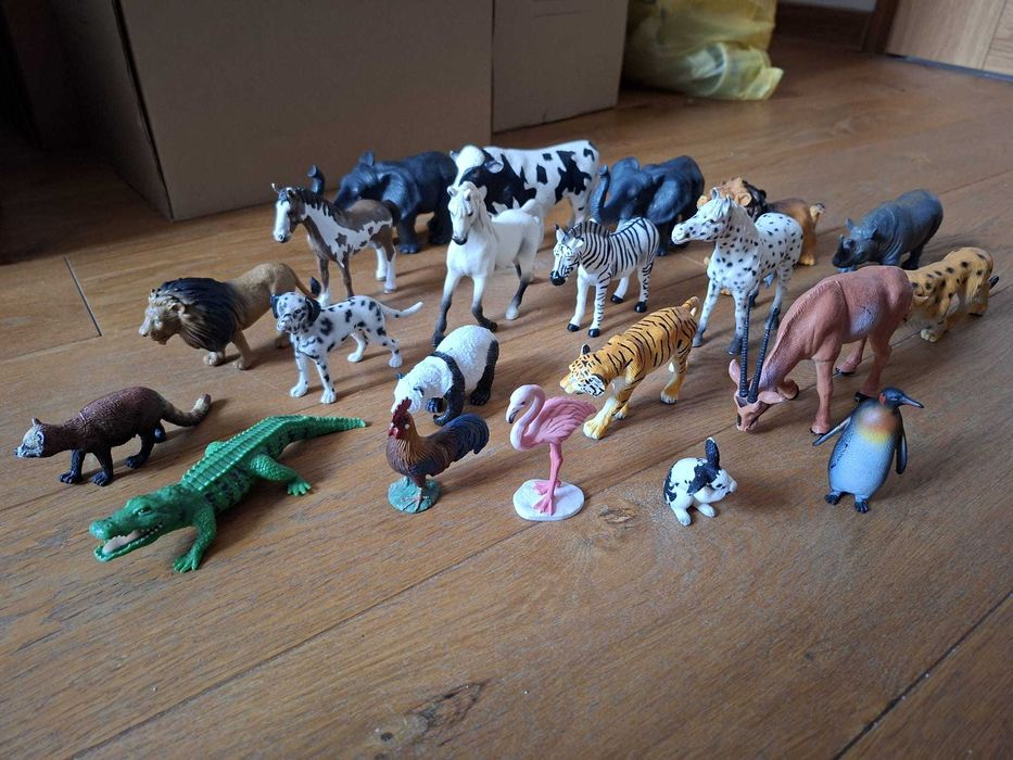 Zestaw zwierzątek do zabawy (kilka jest firmy Schleich)