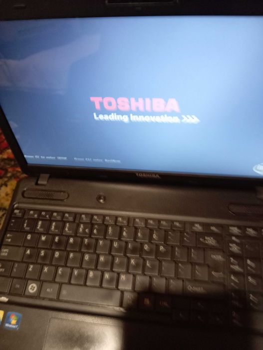 Laptop TOSHIBA 15,6"