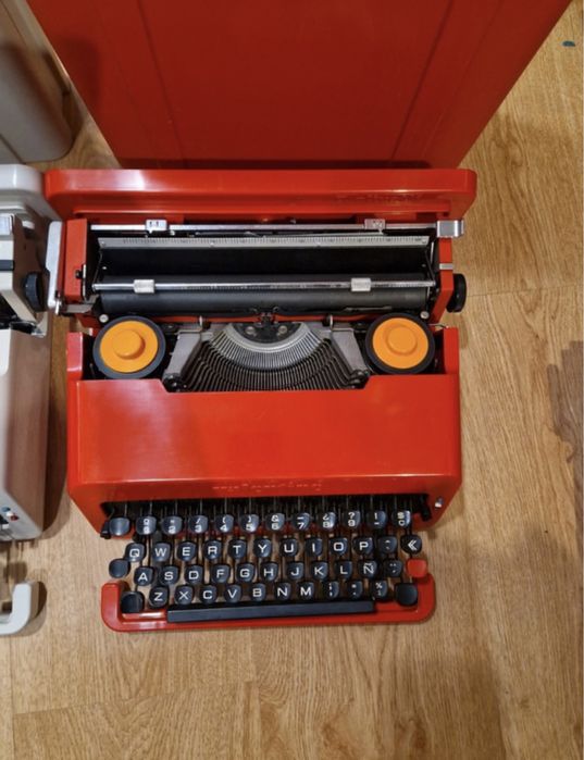 Máquinas de escrever Olivetti Valentine
