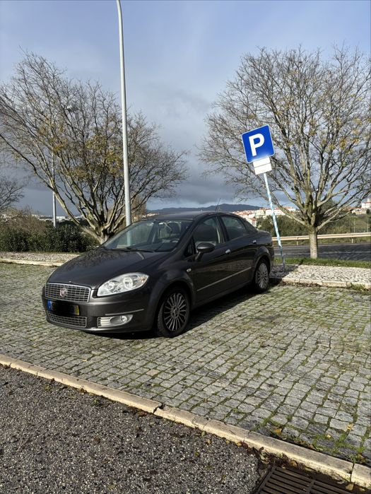 Fiat linea 1.3 multijet 2010 com apenas 193mil km Este sedan de 2010 oferece conforto e eficiência, ideal para quem procura um veículo fiável