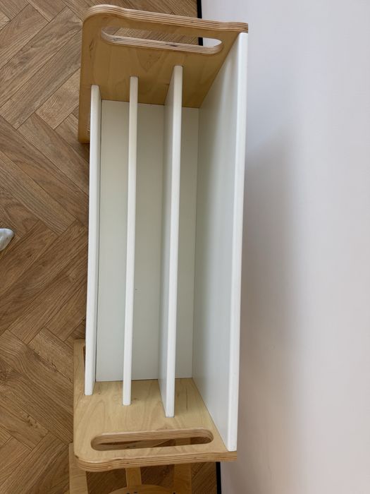 Дитячий стелаж та зростаючий стіл зі стільцем набір меблів