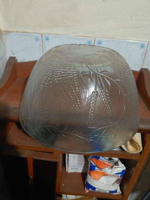 Terrina antiga de vidro em bom estado geral 5€