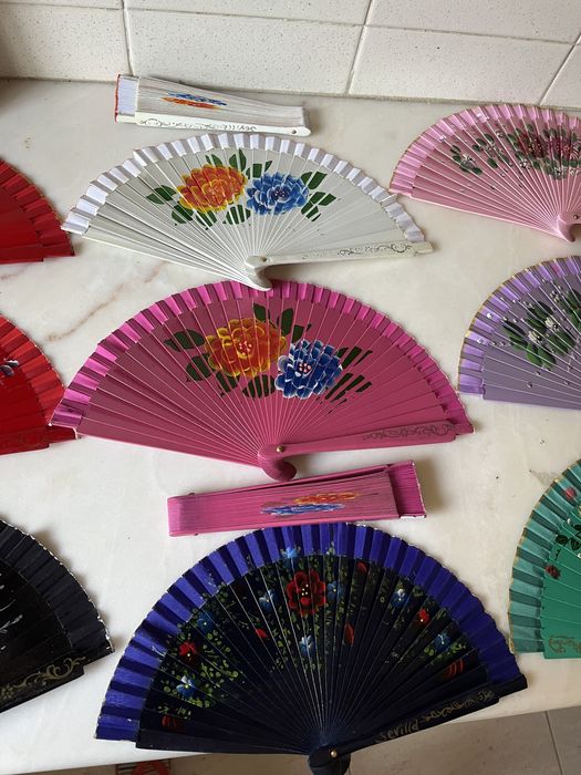 Leques NOVOS médios pintados à mão - 19 cm