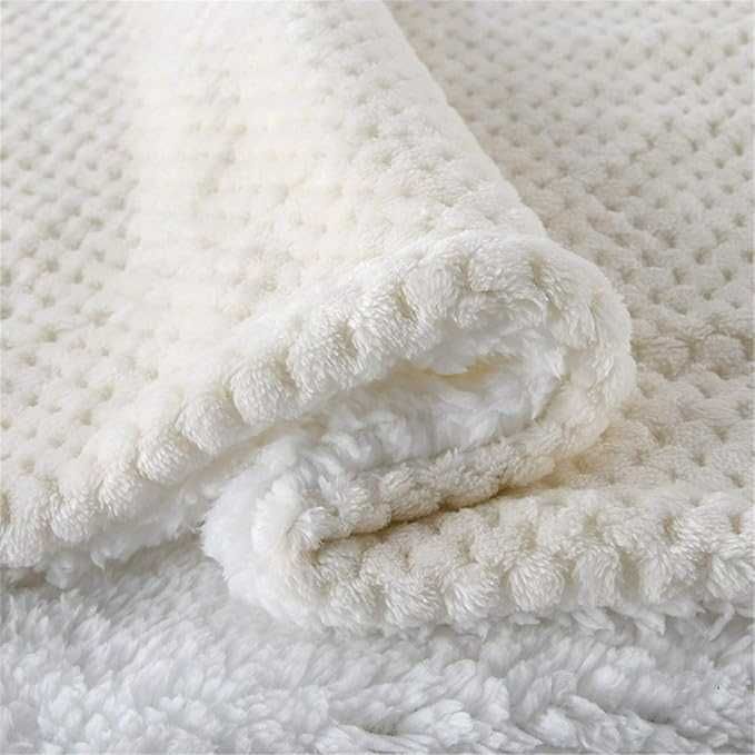 Miękki, pluszowy koc 153x203 cm – nowy