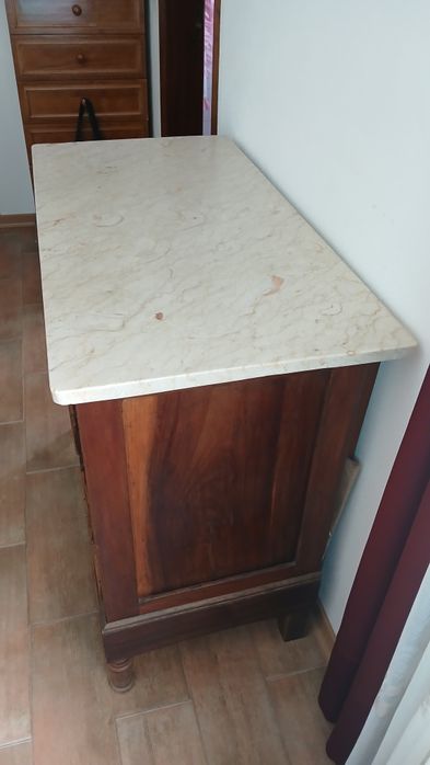 Cómoda e móvel de colocar em cima