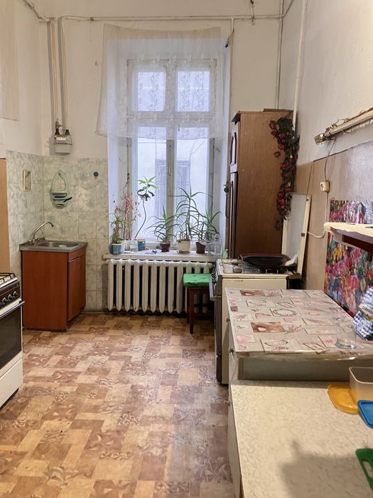 Льва Толстого/Нежинская. Центр, комната в комуне