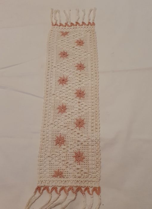 Colcha croché artesanal bordada e naperon